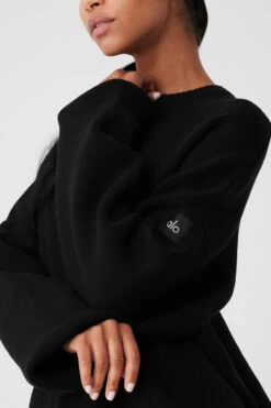 Scholar Crew Neck Sweater - Black -Alo Yoga Shop M3224R 01 b1 s1 a4 1 m18