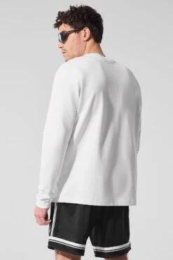 Double Take Long Sleeve Crew - White -Alo Yoga Shop M3299R 00 b1 s1 a2 1 m214