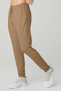 Conquer Revitalize Pant - Gravel -Alo Yoga Shop M5070R 01347 b1 s3 a2 1 m108