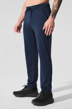 Conquer Pulse Pant - Navy -Alo Yoga Shop M5137R 03842 b1 s1 a3 1 m214