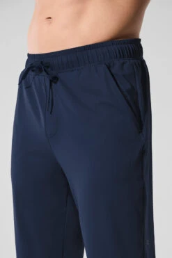Conquer Pulse Pant - Navy -Alo Yoga Shop M5137R 03842 b1 s1 a4 1 m214
