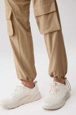 Cargo Venture Pant - Gravel -Alo Yoga Shop M5165R 01347 b1 s3 a5 1 m108