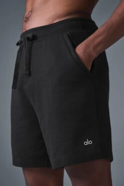 Chill Short - Black -Alo Yoga Shop M6082R 01 b1 s1 a4 1 m221