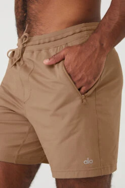 Conquer Reform Short - Gravel -Alo Yoga Shop M6107R 01347 b1 s3 a4 1 m93