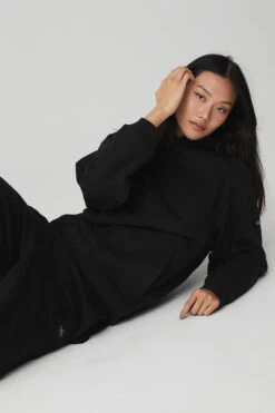 Renown Heavy Weight Hoodie - Black -Alo Yoga Shop U3013R 01 b1 s1 a4 2 m54