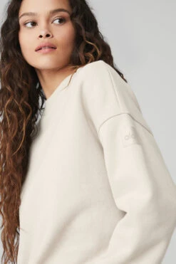 Renown Heavy Weight Crew Neck Pullover - Bone 17 Renown Heavy Weight Crew Neck Pullover - Bone -Alo Yoga Shop U3014R 03040 b1 s1 a4 1 m90