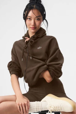 Accolade Hoodie - Espresso 11 Accolade Hoodie - Espresso -Alo Yoga Shop U3032RG 04064 b1 s1 a4 1 m54