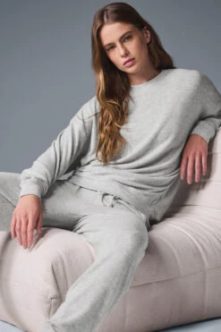Soho Pullover - Athletic Heather Grey -Alo Yoga Shop W3295R 02910 b1 s1 a4 1 m224
