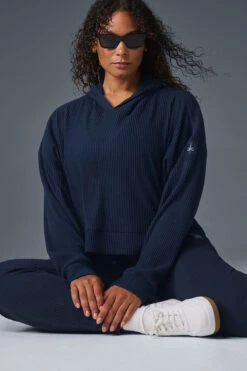 Muse Hoodie - Navy -Alo Yoga Shop W3438R 03842 b1 s1 a1 1 m182