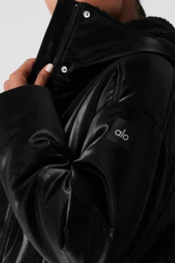 Orion Cropped Puffer - Black -Alo Yoga Shop W4464R 01 b1 s1 a4 1 m18