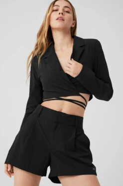 Cropped Status Blazer - Black -Alo Yoga Shop W4489R 01 b1 s1 a4 1 m89 d5a8dd1a 869d 47e9 ac31 493708d0413e