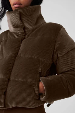 Ribbed Velour Gold Rush Puffer - Macchiato -Alo Yoga Shop W4497R 05614 b1 s1 a4 2 m18