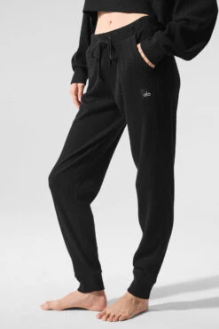 Muse Sweatpant - Black -Alo Yoga Shop W5784R 01 b1 s1 a3 1 m191