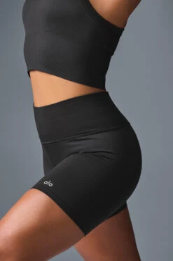5" Seamless Ribbed Favorite Short - Black -Alo Yoga Shop W6290R 01 b1 s1 a2 m196
