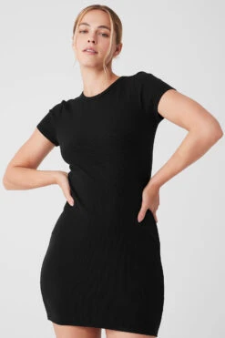 Goddess Ribbed Short Sleeve Dress - Black -Alo Yoga Shop W8201R 01 b1 s1 a5 1 m89
